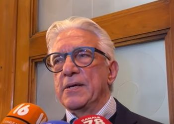 Salerno, Napoli si dimette da sindaco: “Cambiati gli scenari politici. De Luca non c’entra”. Pioggia di reazioni