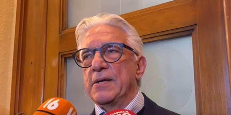 Salerno, Napoli si dimette da sindaco: “Cambiati gli scenari politici. De Luca non c’entra”. Pioggia di reazioni