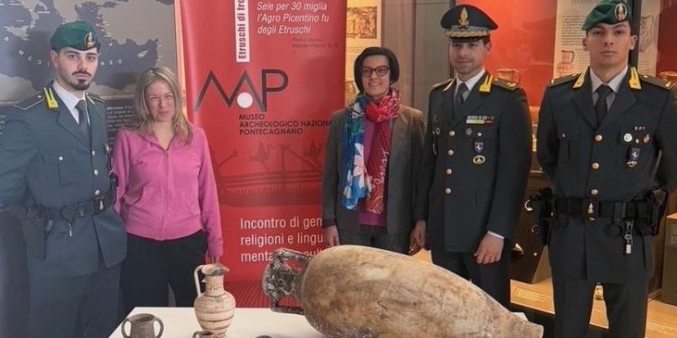 Confiscati dei preziosi reperti archeologici ad un imprenditore salernitano