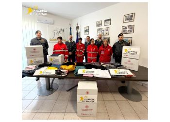 Capi di abbigliamenti sequestrati dalla Finanza di Salerno donati alla Croce Rossa di Serre