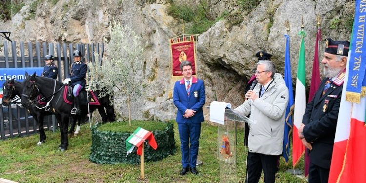 Campagna ricorda Giovanni Palatucci: un ulivo e una targa ad 81 anni dal suo sacrificio