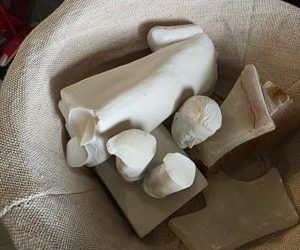 Atti vandalici nella cappella dell’ospedale di Polla. Danni a una statua e a oggetti sacri