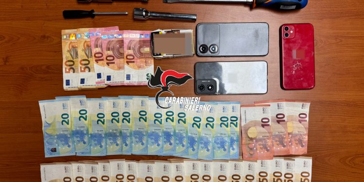 Positano, due arresti per droga: consegne di cocaina a domicilio e attrezzi da scasso in auto