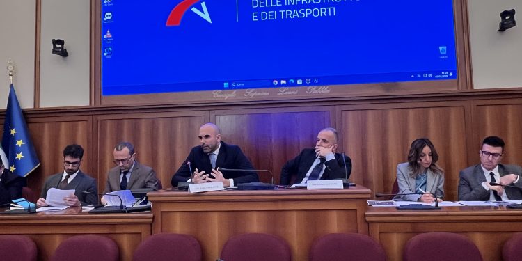 Aeroporto di Salerno, i sottosegretari al MIT Ferrante e Iannone: “Serve cambio di passo per il rilancio dello scalo”