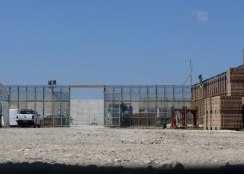 Fugge dal Cpr di Palazzo San Gervasio e ferisce un poliziotto: arrestato