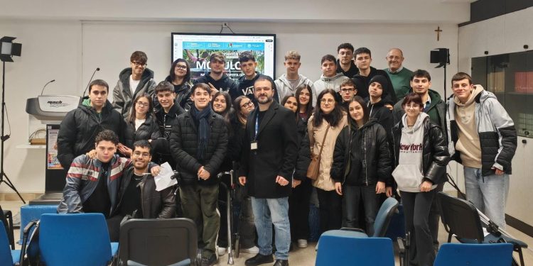 Sant’Arsenio, all’ A. Sacco” le quarte dell’ITE sperimentano il futuro con “UnisaOrienta Experience”