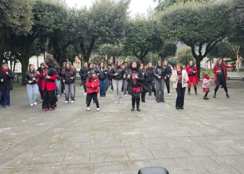 Il Vallo di Diano danza contro la violenza sulle donne: successo per il flash mob One Billion Rising a Sant’Arsenio