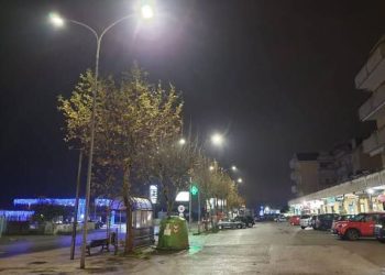 Aggressione in un negozio a Montecorvino Pugliano, dipendente ferito al volto