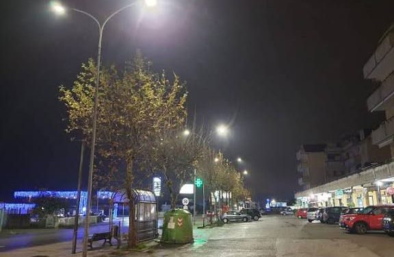 Aggressione in un negozio a Montecorvino Pugliano, dipendente ferito al volto