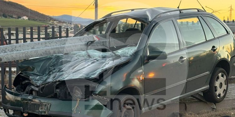 Tito, il guard rail sfonda il parabrezza e attraversa l’auto: 25enne miracolata