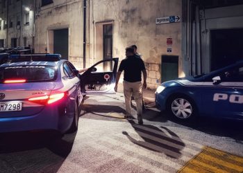 Matera. Uomo armato di coltello rapina una farmacia e tenta il colpo in un supermercato: arrestato dalla Polizia di Stato