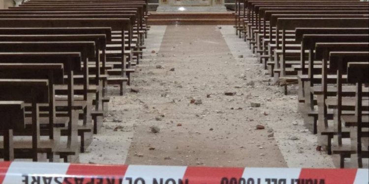 Moliterno, crolla la cupola della Chiesa Madre dopo il violento temporale: edificio dichiarato inagibile