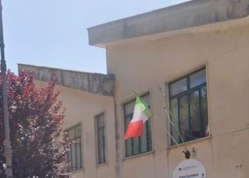 Crollo del solaio nella scuola di Sant’Angelo a Fasanella. Il sindaco: “Al lavoro per la sicurezza”