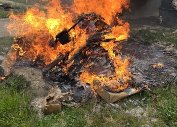 Sorpreso a bruciare rifiuti a Eboli: denunciato un piromane
