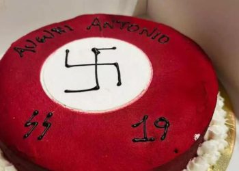 Matera, una torta di compleanno con simboli nazisti: scoppia la polemica social