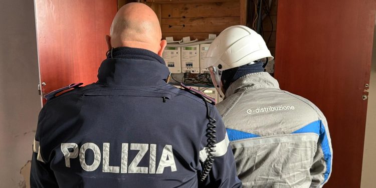 Sarno, due donne denunciate per allacci abusivi a elettricità e acqua