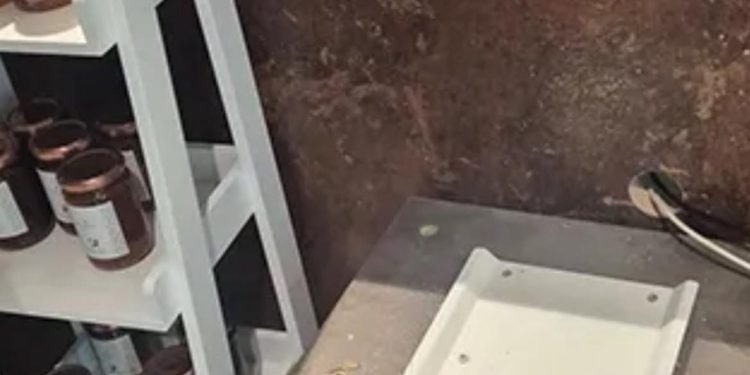 Furto nella notte in una pasticceria di Agropoli. I ladri portano via  il registratore di cassa