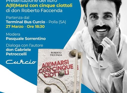 A Polla la cultura viaggia in autobus. Sul pullman della “Curcio” arriva “A(r)MARSI con cinque ciottoli” di don Roberto