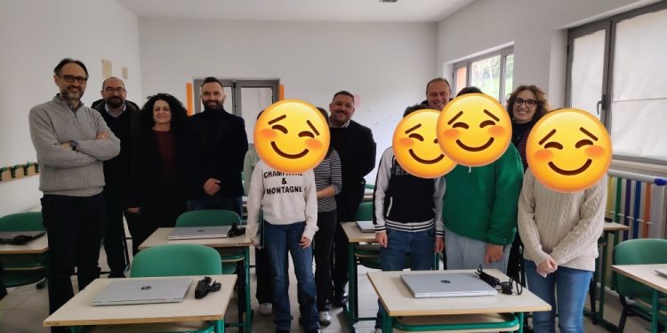 Brienza, nuovi computer alla scuola dopo il furto: il contributo del territorio ripristina le attività