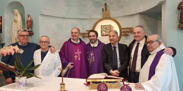 Lunedì Santo, il Vescovo De Luca in visita all’ospedale di Polla e all’Hospice di Sant’Arsenio