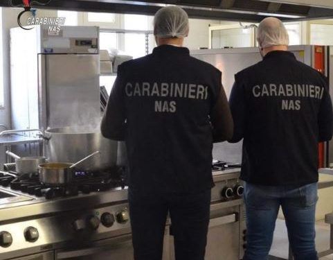 Operazione dei Nas di Salerno nelle mense ospedaliere: 18 non a norma