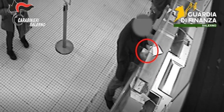 Maxi truffa online in diverse regioni italiane. Denuncia partita dal salernitano. Sequestri per 1,5 milioni