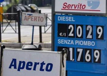 Gasolio oltre i due euro in Basilicata, scatta l’allarme: “Situazione insostenibile”