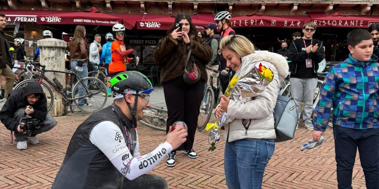 Da Polla a Siena per le “Strade bianche” e la proposta di matrimonio