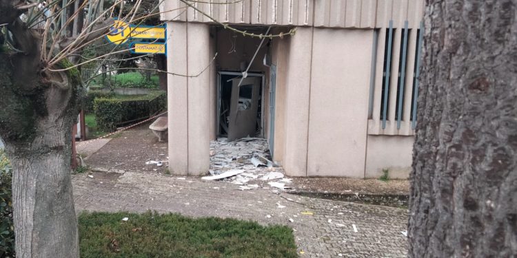 Bancomat fatto esplodere a Santomenna