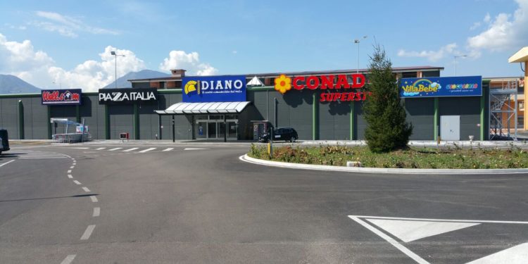 Furto in un negozio sportivo ad Atena Lucana: due denunciati
