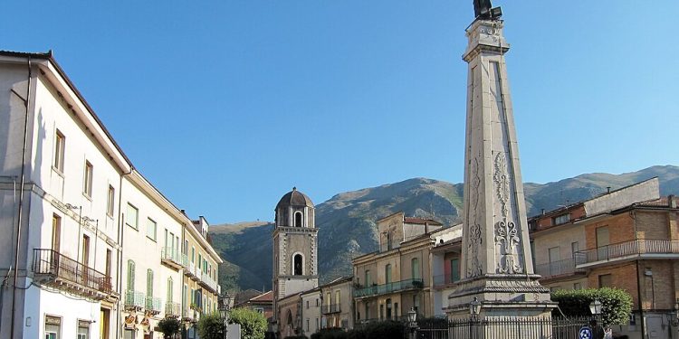 Un percorso pedonale per collegare il centro storico all’istituto “Leto”. Il progetto, atteso da anni, del Comune di Teggiano