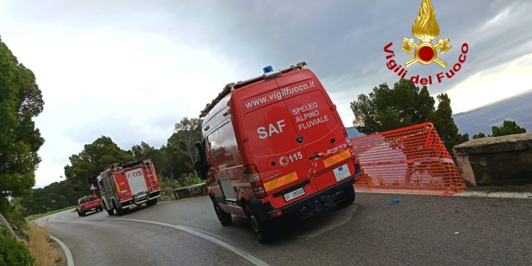 Giù nella scarpata con l’auto, perdono la vita due fidanzati a Montecorice