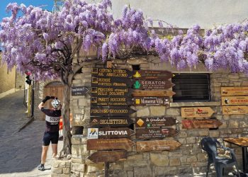 Riapre la slittovia di Castelmezzano, il percorso su rotaia che attraversa le Dolomiti lucane