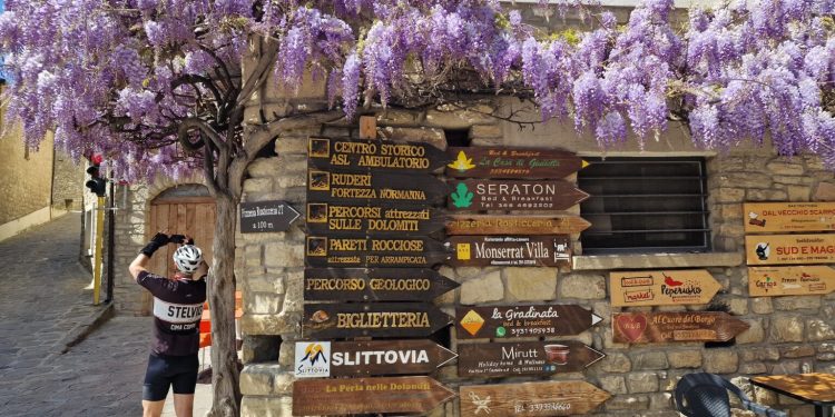 Riapre la slittovia di Castelmezzano, il percorso su rotaia che attraversa le Dolomiti lucane