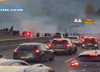 Scontri tra ultras del Catania e della Casertana lungo l’A2: emessi 29 DASPO