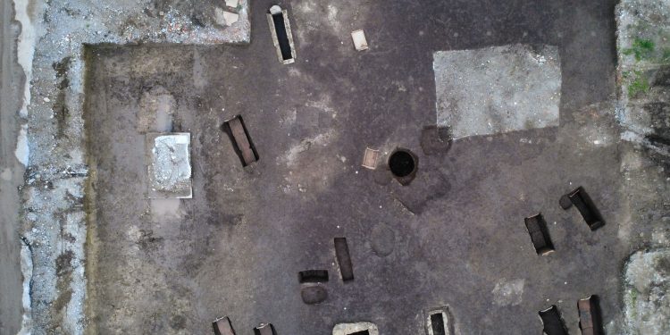 Pontecagnano, scoperta necropoli etrusco-campana con 34 tombe