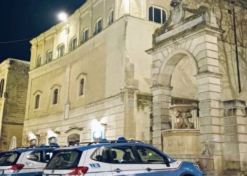 Matera, furgone abusivo e sovraffollato fermato dalla Polizia di Stato