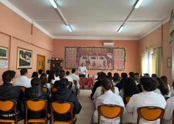 Alta pasticceria a scuola: il maestro Domenico Manfredi incontra gli studenti dell’IPSEOA “A. Sacco” di Sant’Arsenio