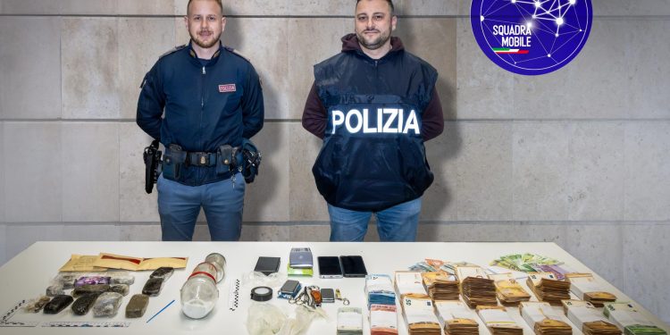 Matera, sequestrati 1,2 kg di hashish e 195 grammi di cocaina: arrestato 65enne per spaccio