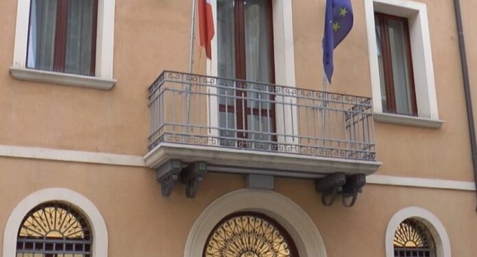 Il Tar annulla daspo urbano a minorenne, non avrebbe partecipato alla rissa davanti al McDonald’s di Potenza