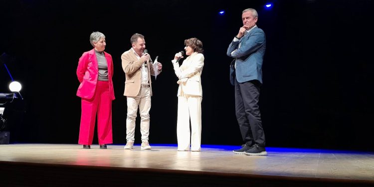 Emozioni, musica e sorrisi a Sala Consilina nel ricordo di Enzo Polito. Consegnati premi in sua memoria
