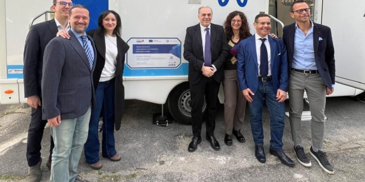 Consegnato all’ospedale di Battipaglia un nuovo ambulatorio odontoiatrico mobile