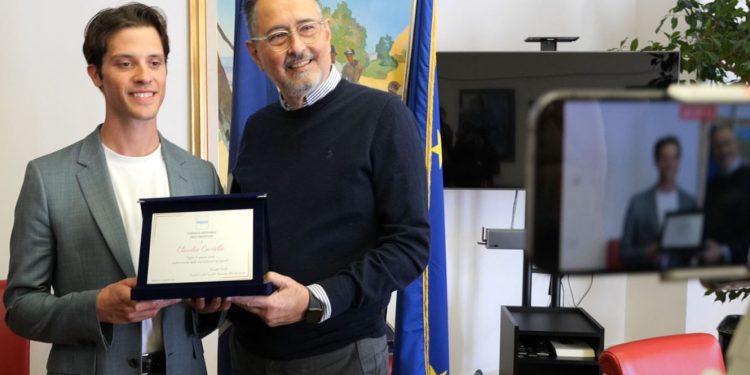 Il primo ballerino della Scale, il lucano Claudio Coviello ricevuto dal presidente del Consiglio Regionale