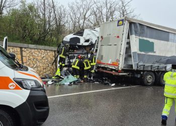 Scontro tra due tir, un morto e un ferito. Entrambi residenti nel Vallo di Diano