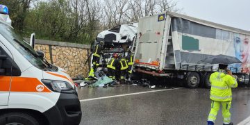 Scontro tra due tir, un morto e un ferito. Entrambi residenti nel Vallo di Diano