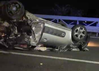 Scontro tra tre auto a Pontecagnano, quattro feriti, uno è grave
