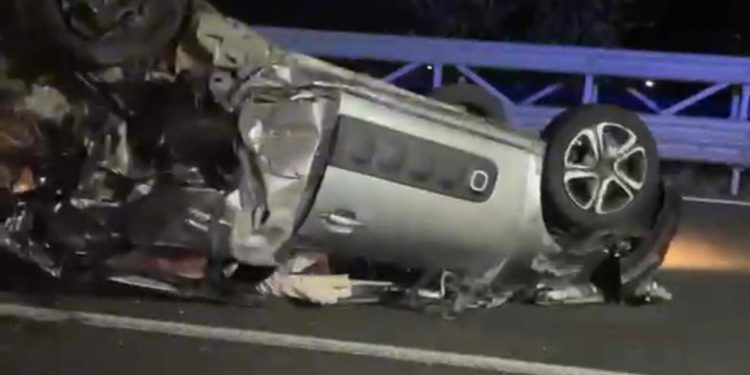 Scontro tra tre auto a Pontecagnano, quattro feriti, uno è grave