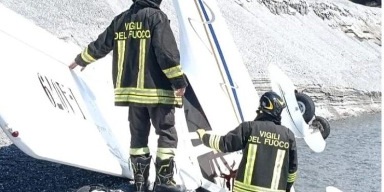 Ultraleggero parte da Grumento e precipita in Calabria: salvi i due a bordo