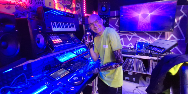 Per Michele Specchiale, il dj originario di Padula, la proposta di un’onorificenza al Merito della Repubblica Italiana