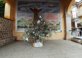 La Pro Loco Teggiano realizza l’Albero della Pace per la Santa Pasqua